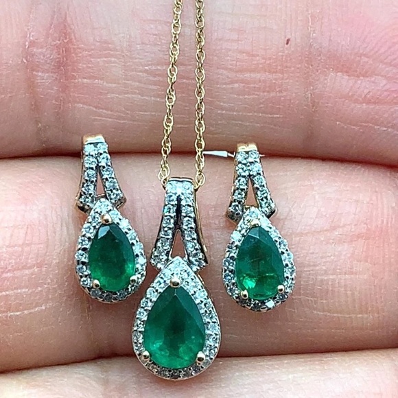 Stunning 10K YG Emerald & Diamond Earrings & Matching Pendant Necklace Set 18” - Picture 4 of 11